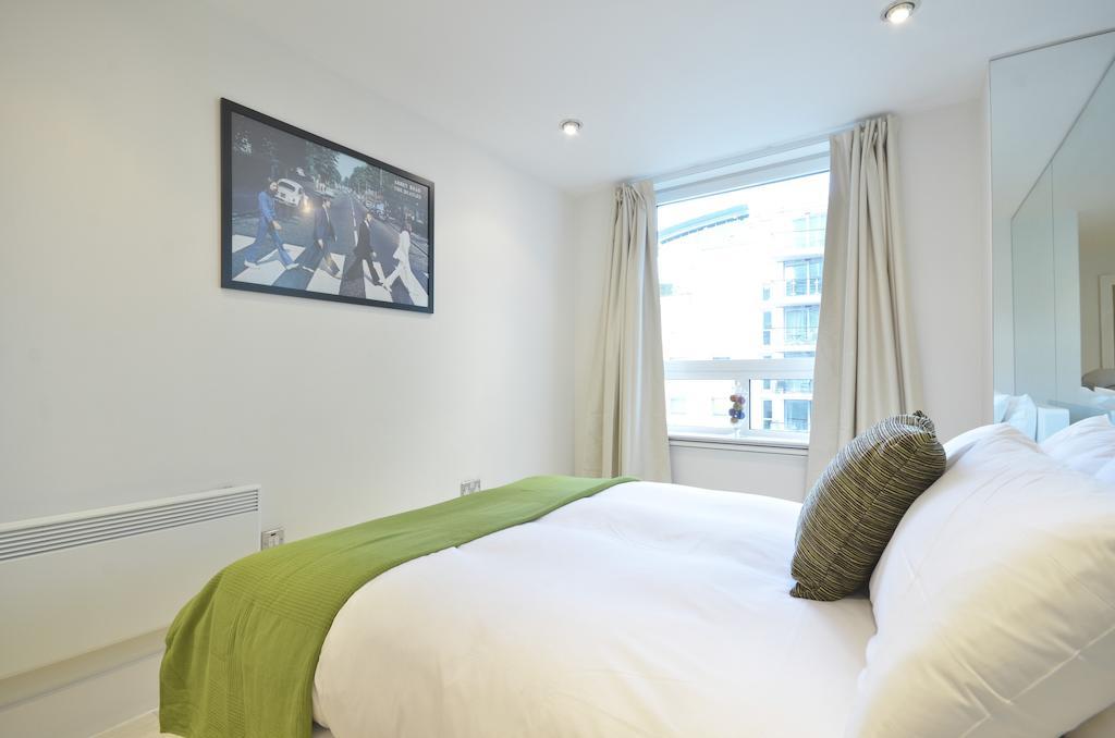 Uber London Riverside Apartment Room photo